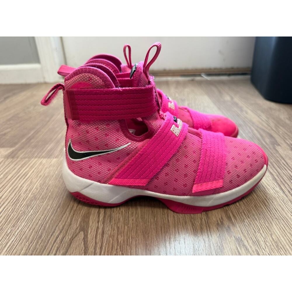 Nike LeBron Soldier 10 Pink Basketball Sneakers